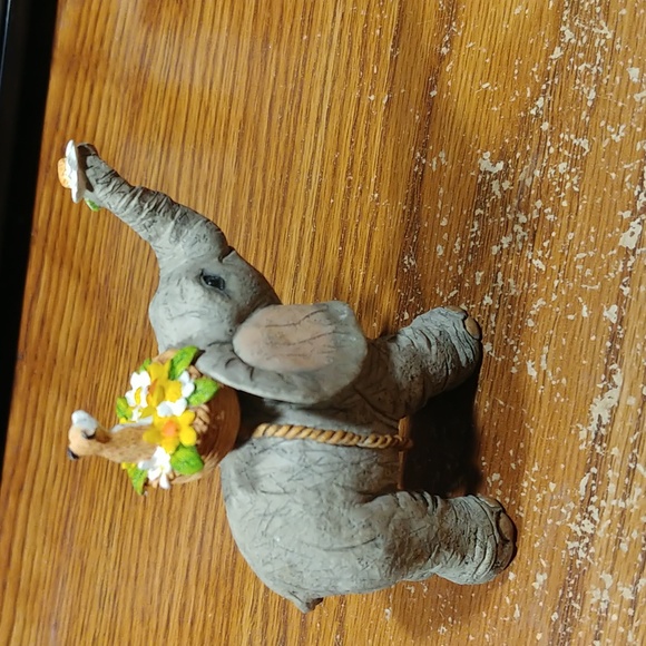 Lot of 8 different elephant curios - Picture 10 of 12